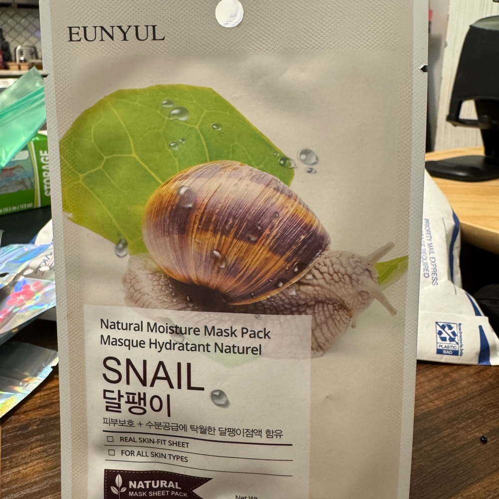 Snail Natural Moisture Mask Pack - Picture 4 of 4